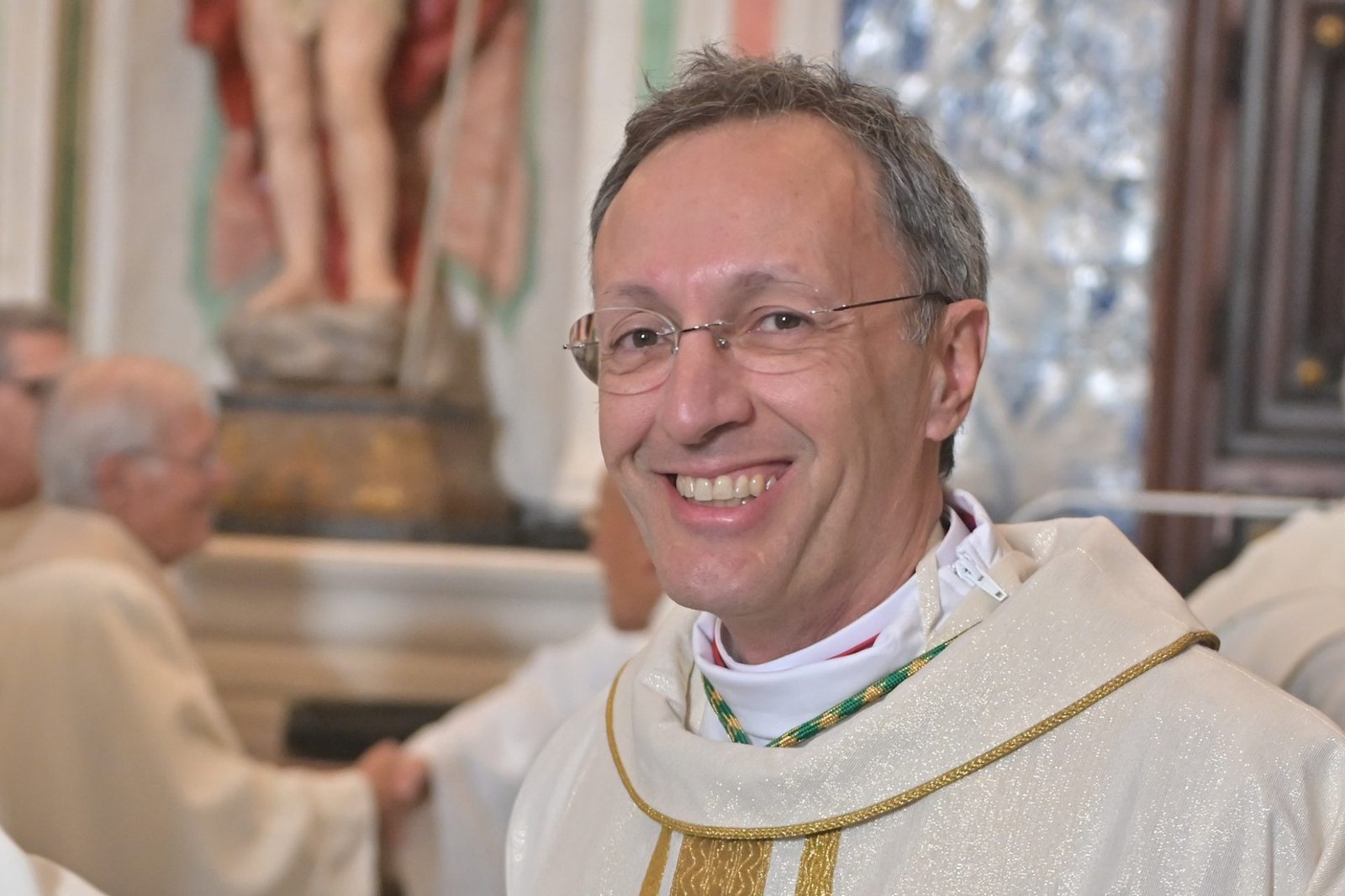 <p>Há uma disposição festiva que avança</p>