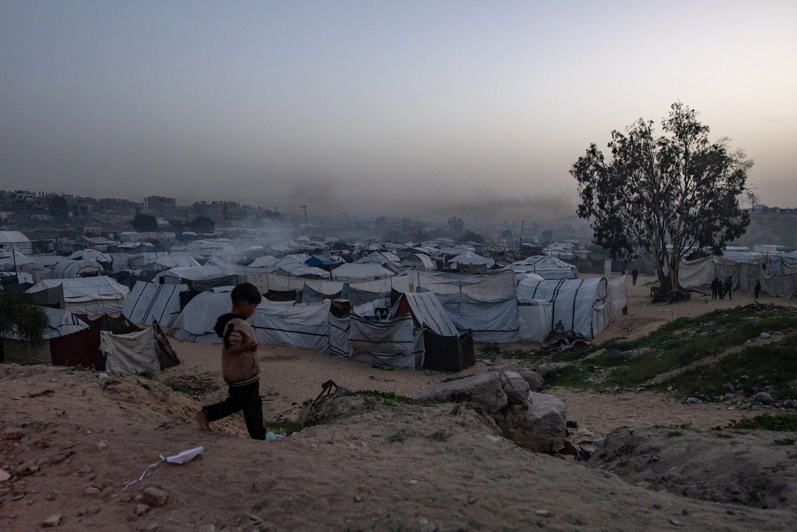 <p>Pontífice clama por súplicas pela harmonia no Oriente Médio e repudia “agressões” na solução de discórdias</p>