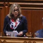 <p>Titular da Saúde declara situação “extremamente grave” na duração de espera das emergências</p>