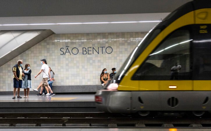 <p>Atendimento intensificado no Metro do Porto na véspera de Ano Novo</p>