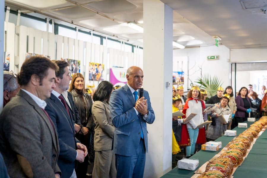 <p>Líder da CMF e administração local no Cantar das Estrelas no Mercado da Penteada</p>