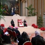 <p>Pontífice denuncia situações de crise «ignoradas» e defende a dignidade «irrevogável» dos imigrantes</p>