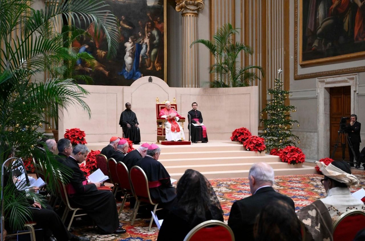 <p>Pontífice denuncia situações de crise «ignoradas» e defende a dignidade «irrevogável» dos imigrantes</p>