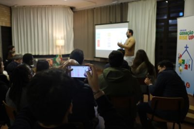 <p>Lisboa: Adolescentes solicitam implementação dos resultados dos «Círculos Geração «Levantem