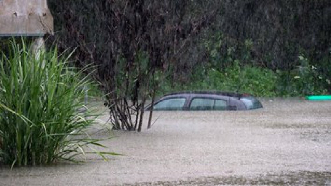 <p>Mau clima: Acima de 4 mil eventos e 24 vias permanecem afetadas</p>