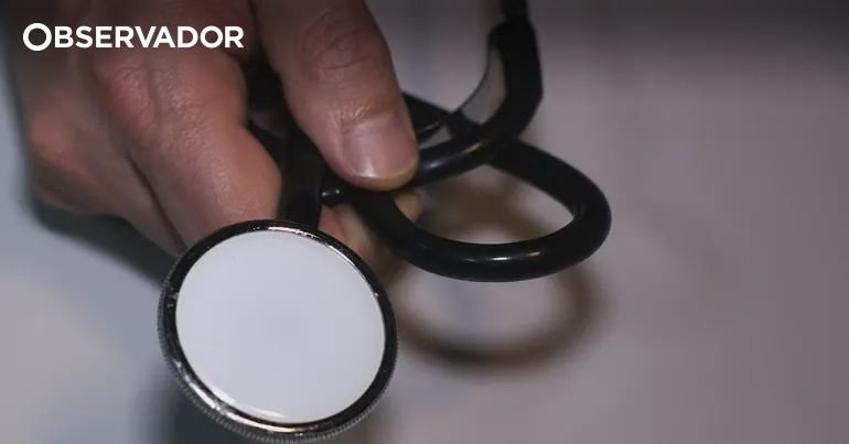 <p>SNS poderá recrutar até 1.111 profissionais médicos inativos em 2026 conforme o Executivo</p>