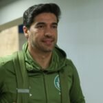 Em manifestação contra a CBF, Palmeiras anula coletiva de Abel Ferreira após o clássico diante do Corinthians.