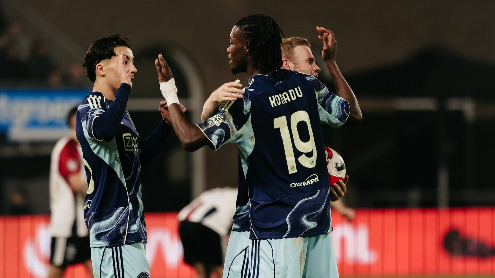 Ajax aponta para um técnico de renome