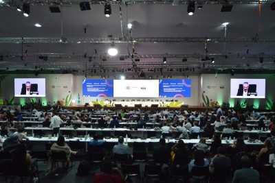 Cúpula ambiental encerra «fracassando totalmente» na elaboração de um «plano para a eliminação dos hidrocarbonetos»