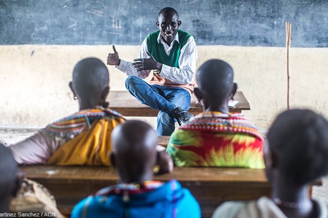 Fundação AIS inicia ação para auxiliar formadores, os «Mensageiros da Esperança»