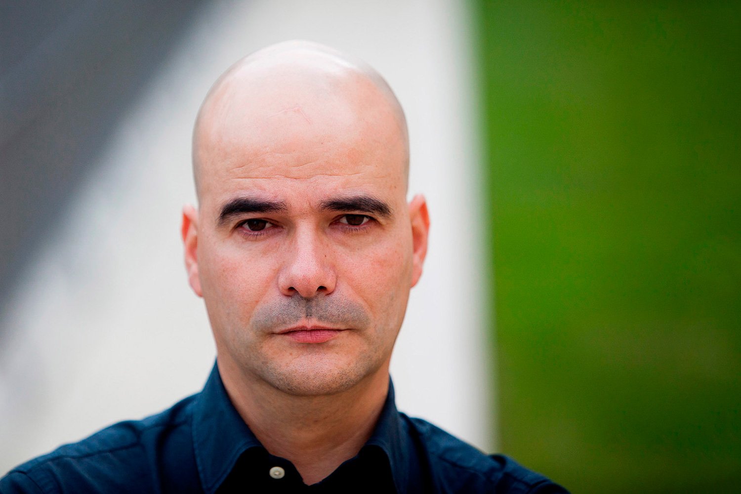 A ocasionalmente, escasseia