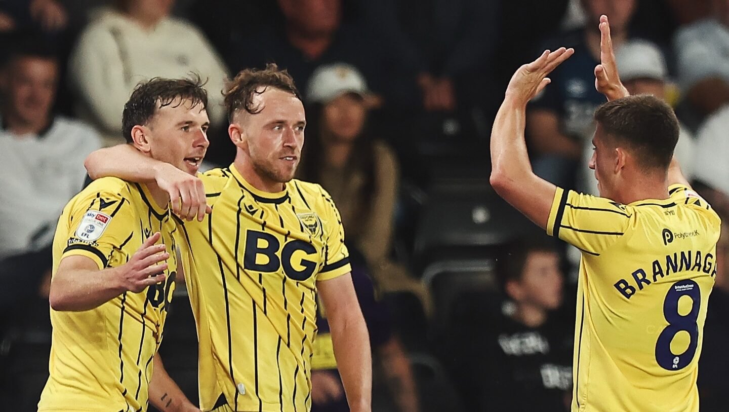 Oxford United cai para a Terceira Divisão e conclui lista de clubes rebaixados no Campeonato