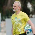 Fumaça e sirene provocam tumulto e pausam entrevista do técnico do RD Congo