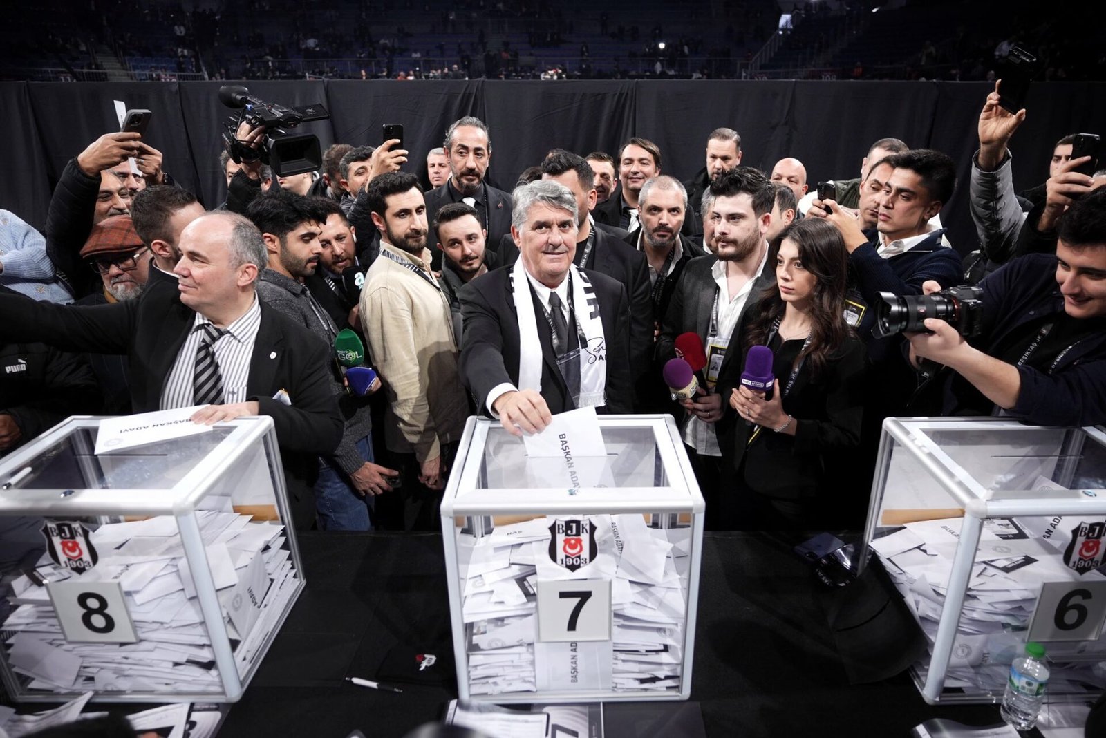 Líder do Besiktas critica VAR após polêmica no clássico de Istambul contra o Fenerbahçe: «A cada semana ocorre um desastre»
