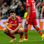 Tomás Araújo e Luís Marques Mendes nas arquibancadas do Torreense x Fafe da Taça de Portugal