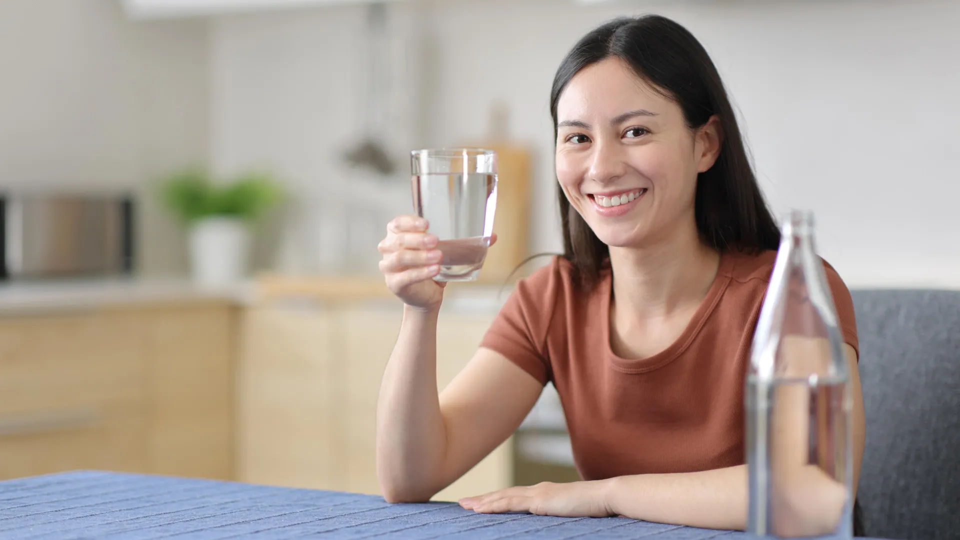 Esta planta comum pode remover microplásticos da sua água potável