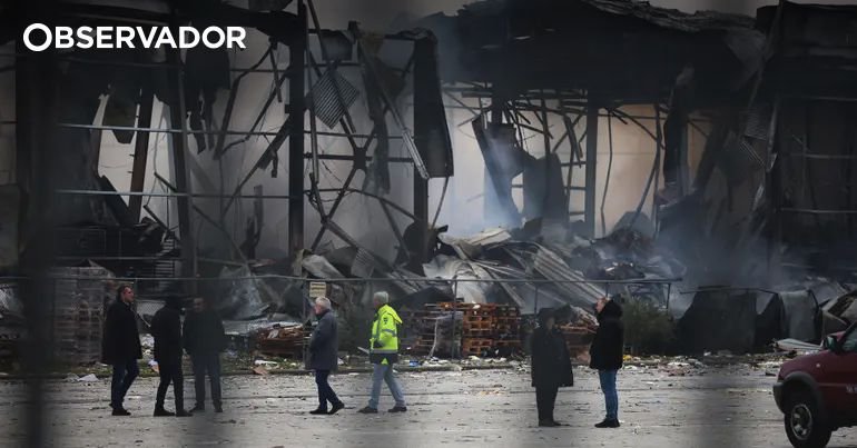 Quatro femininas faleceram em detonação em uma indústria de biscoitos na Grécia.