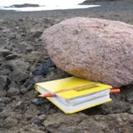 Essas curiosas pedras rosadas acabaram de revelar um imenso colosso sob a Antártica.