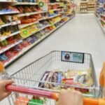 Funcionária de mercado dispensada aos 62 anos por não identificar itens ocultos em avaliação de “consumidor oculto”