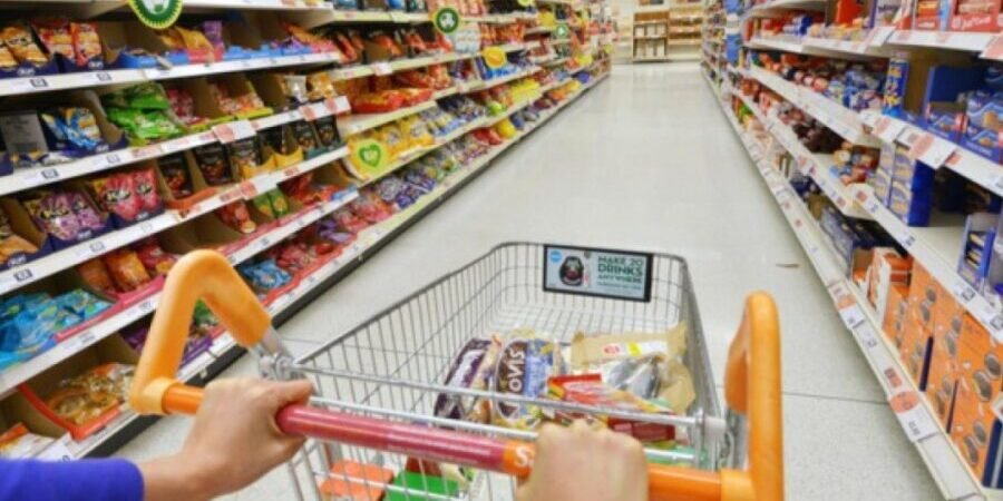 Funcionária de mercado dispensada aos 62 anos por não identificar itens ocultos em avaliação de “consumidor oculto”