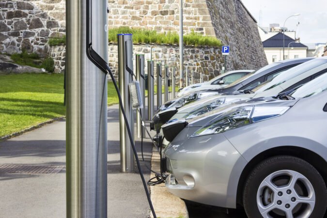 Paralisação da fabricação e atenção do setor: término dos incentivos aos veículos elétricos inicia nos EUA