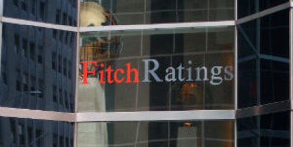 OE2026: Fitch projeta déficit, mas confia na “dedicação à cautela financeira”