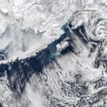 NASA registra nuvens turbulentas e tempestade rara no Ártico sobre o Alasca