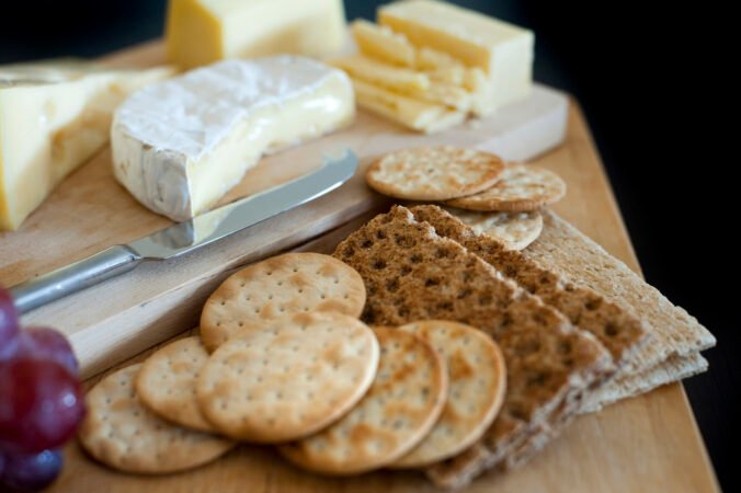 Está armazenando o queijo de maneira inadequada? Descubra o que você nunca deve fazer, de acordo com os especialistas.