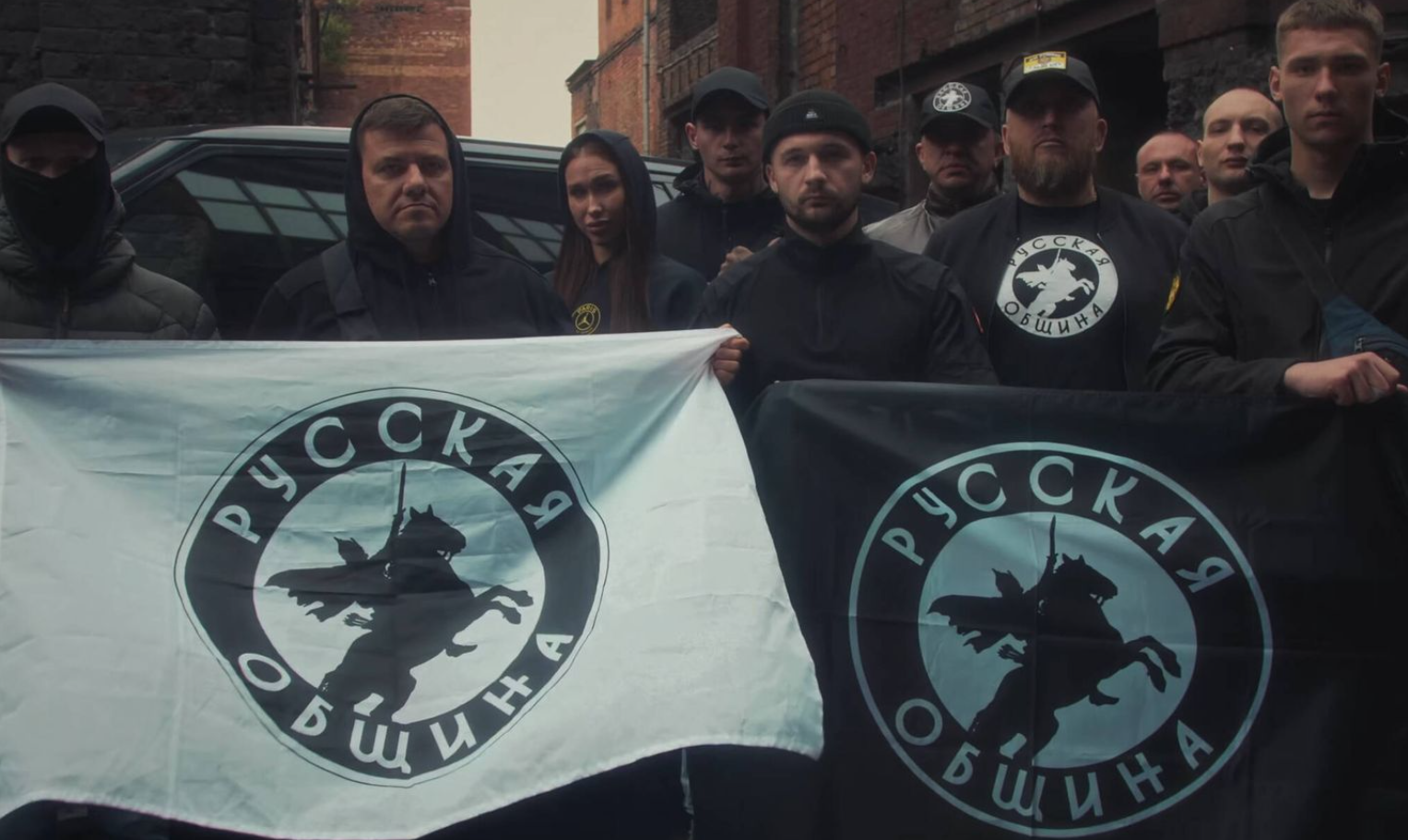 “Vários foram ao combate; nós preservamos a disciplina”: Coletivo radical monitora avenidas na Rússia contra estrangeiros