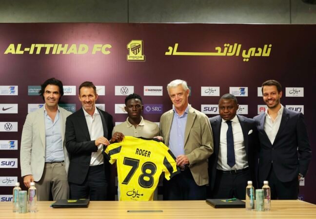 TELLES ajudou na mudança internacional de Roger Fernandes para o Al Ittihad FC