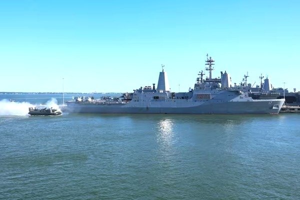 EUA revela primeiras fotografias de embarcações a caminho da costa venezuelana